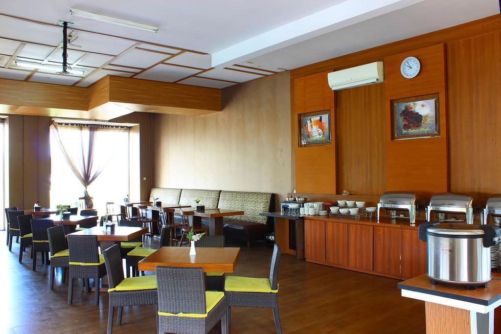 The Rizen Hotel Cisarua Exterior foto